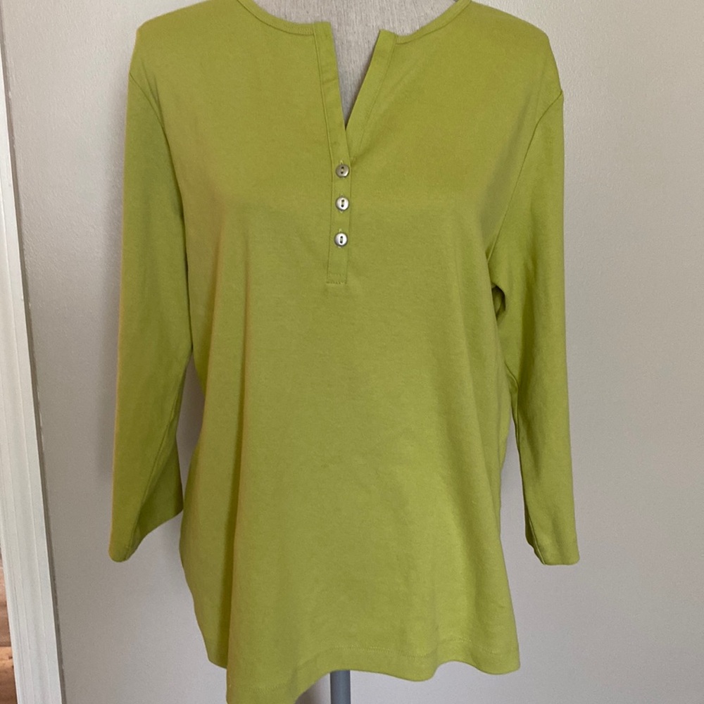 Chico’s  soft knit Henley top size 3/XL